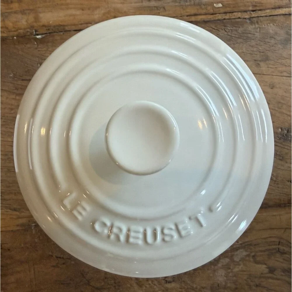 Le Creuset Stoneware Pet Food Storage Container Jar with Lid Scoop Meringue NEW